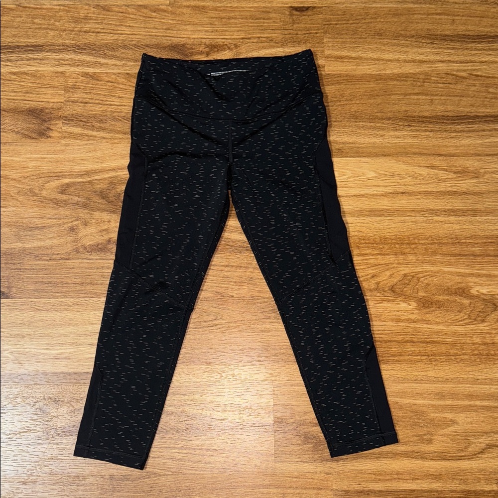 Victoria's Secret Black Gray Leggings VSX Sport Capri Style Gym, Yoga, Pilates